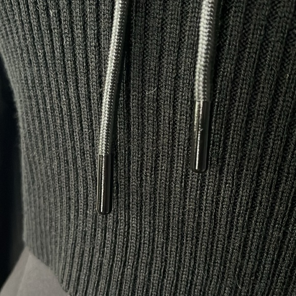 The Kooples Black Knit Quilted LeatherShoulder Patch Cropped Sweater sz 3/Large - Picture 9 of 15